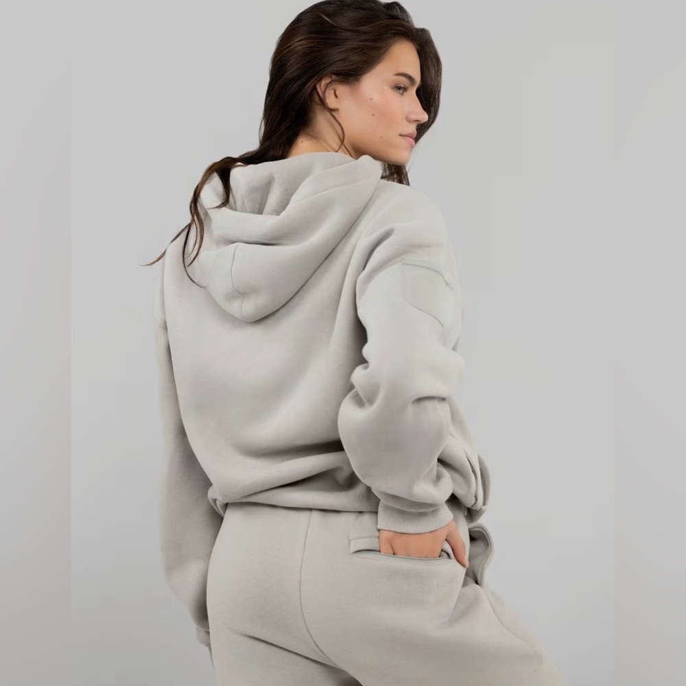 Comfrt Travel Hoodie in Stone - Picture 4 of 10
